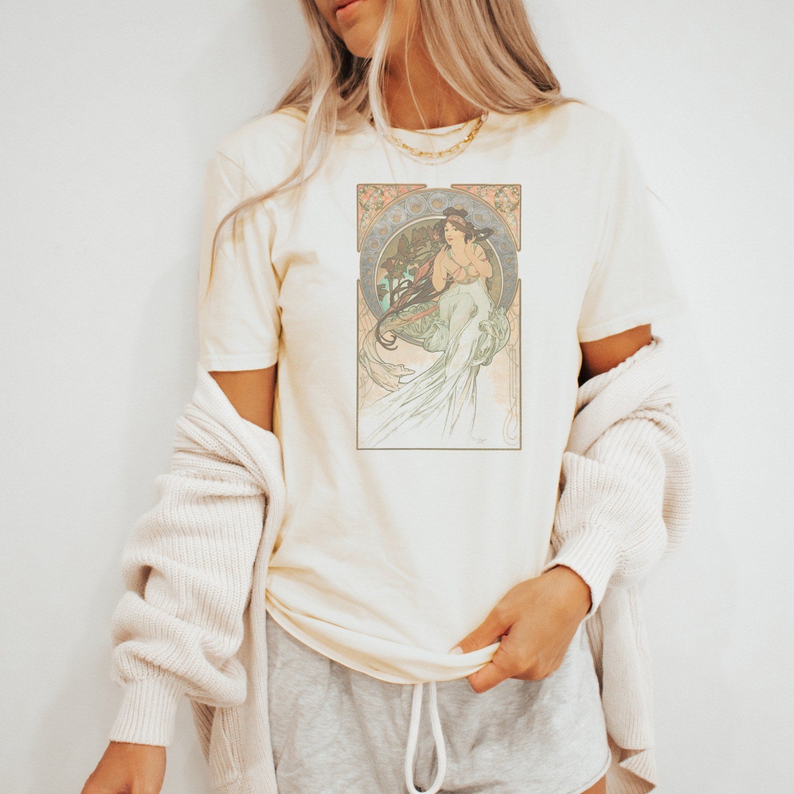 Alphonse Mucha — Music (Les Arts) (1898) Vintage Art Nouveau Tee