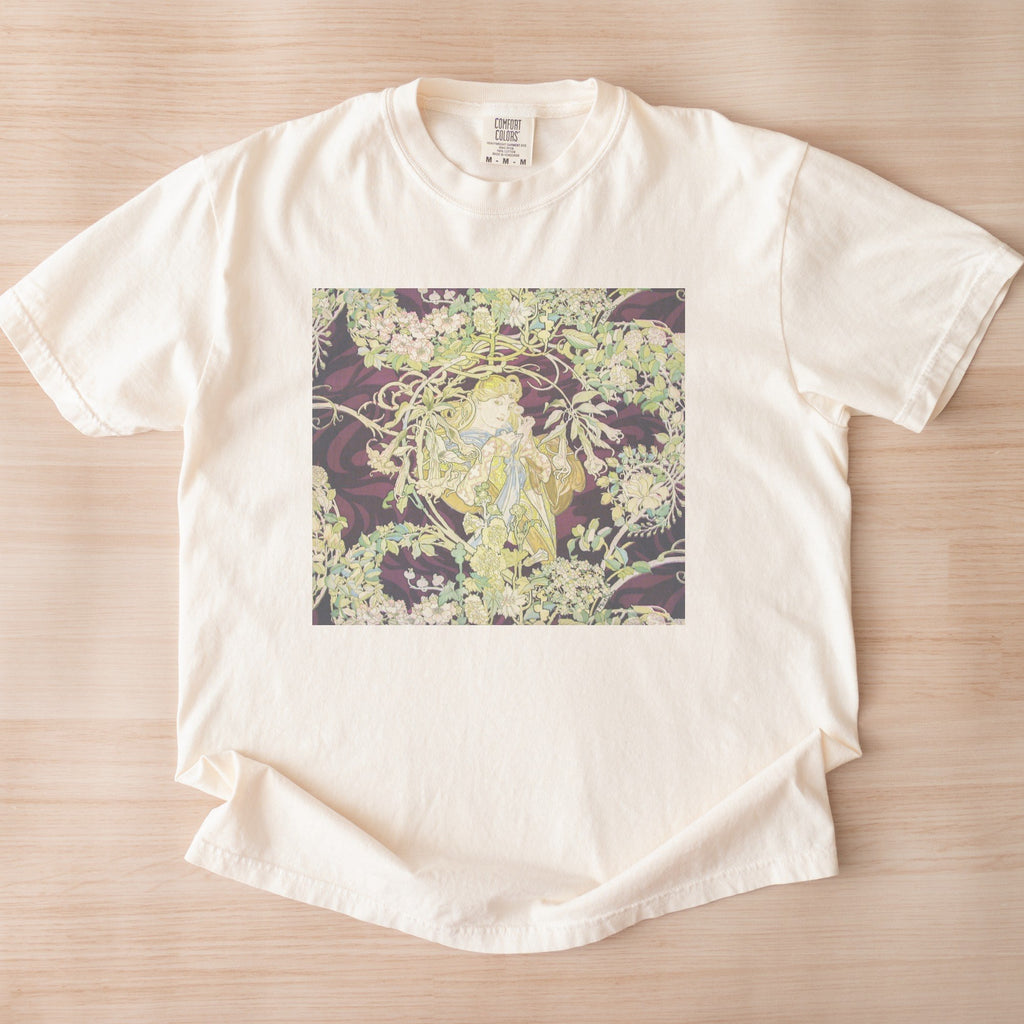 Alphonse Mucha — Femme à marguerite / Woman with Daisy (ca. 1898–1900) Vintage Art Nouveau Tee