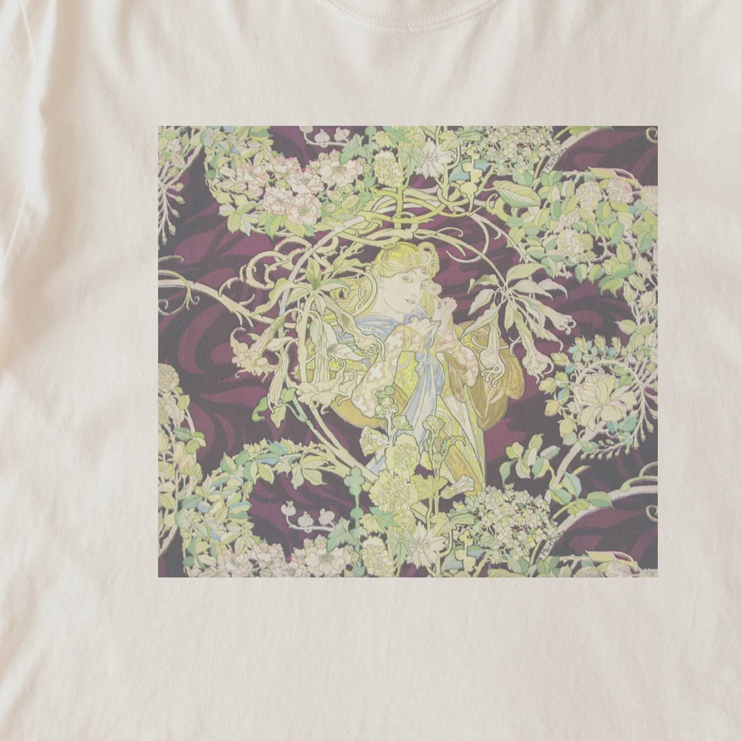 Alphonse Mucha — Femme à marguerite / Woman with Daisy (ca. 1898–1900) Vintage Art Nouveau Tee